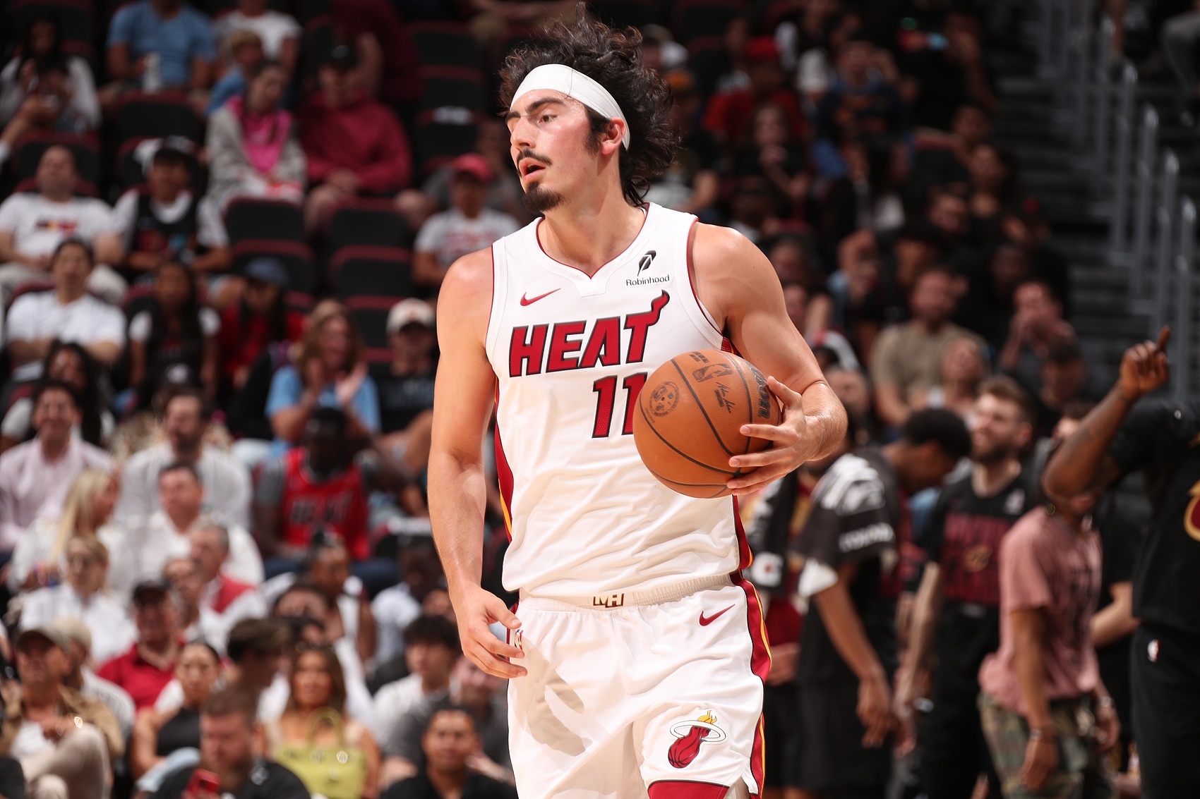 美媒设想三方交易：湖人得维金斯辅佐詹东 八村塁&amp;克内克特赴热火