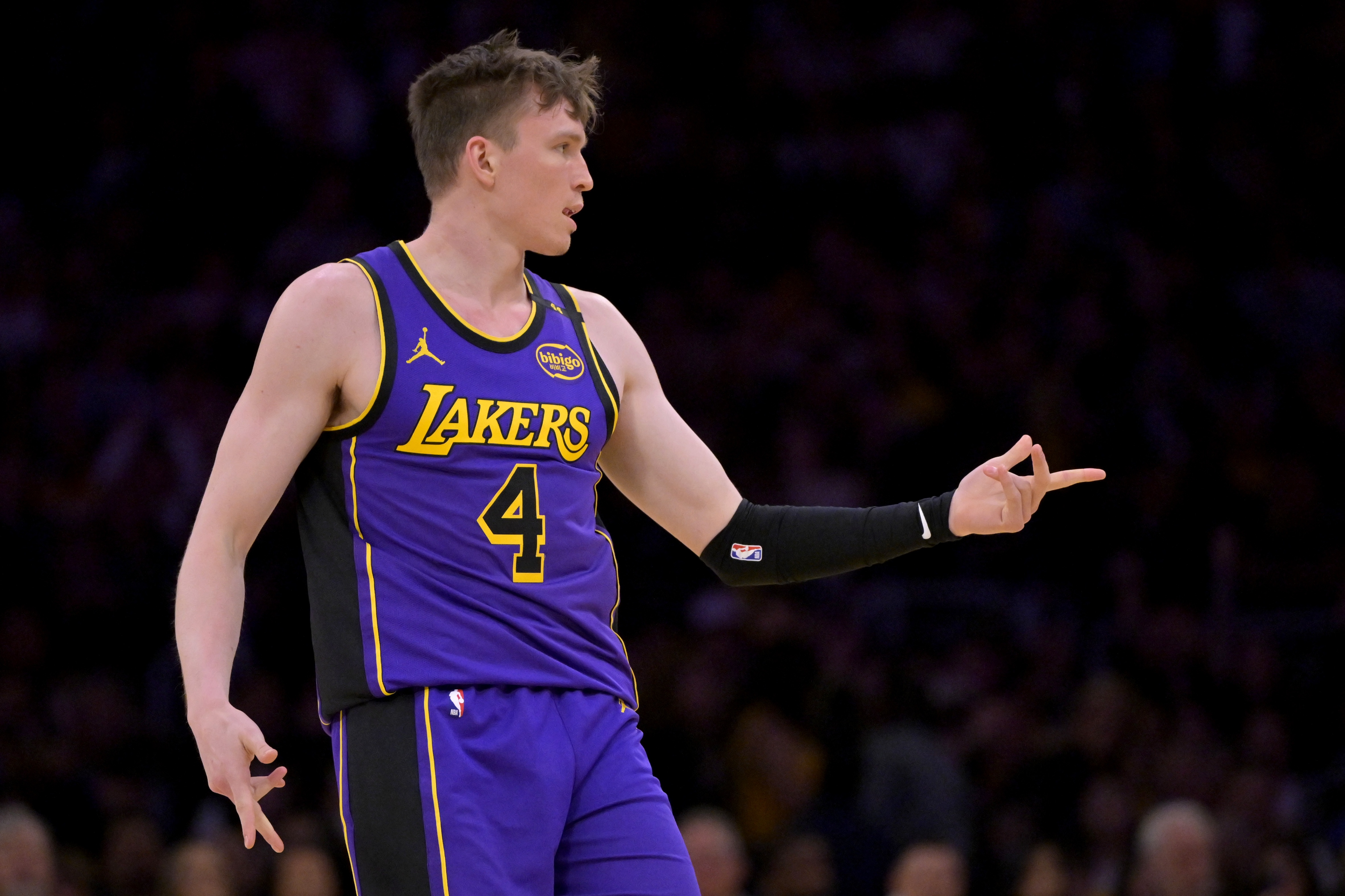 美媒设想三方交易：湖人得维金斯辅佐詹东 八村塁&amp;克内克特赴热火