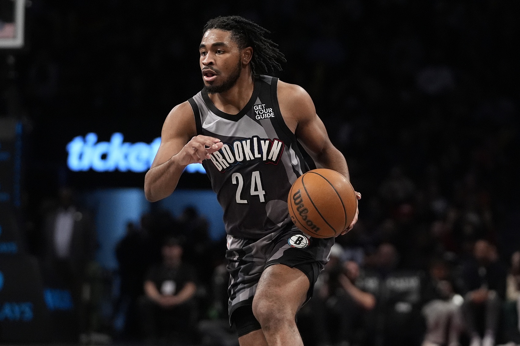 美媒设想三方交易：湖人得维金斯辅佐詹东 八村塁&amp;克内克特赴热火