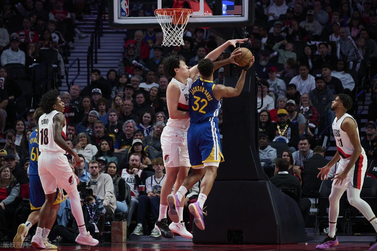 博鱼官方入口-开拓者VS勇士，杨瀚森NBA再战库里格林有望登场，目标8+4+2