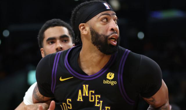 博鱼电竞平台-轰41+11+6！最强浓眉统治比赛 湖人还得靠他来扛